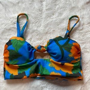OCHIE bikini top - SIZE: XS